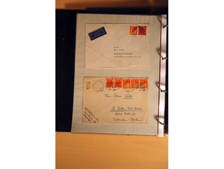 1951, POSTHORN, umfangreiche Sammlung mit einigen hundert Briefen, Karten und Paketkarten in 6 Ordnern inkl. 1 Band Ganzsache