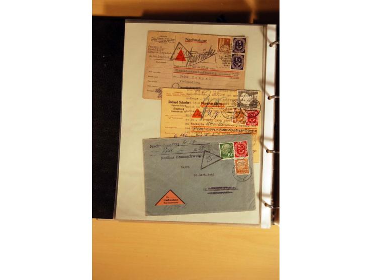 1951, POSTHORN, umfangreiche Sammlung mit einigen hundert Briefen, Karten und Paketkarten in 6 Ordnern inkl. 1 Band Ganzsache
