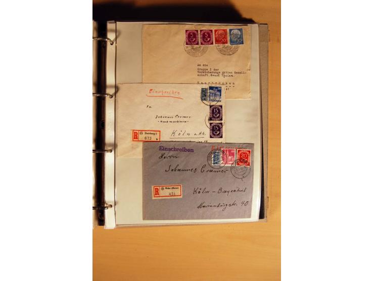 1951, POSTHORN, umfangreiche Sammlung mit einigen hundert Briefen, Karten und Paketkarten in 6 Ordnern inkl. 1 Band Ganzsache