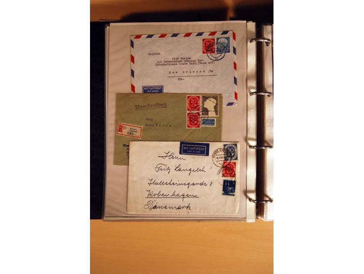 1951, POSTHORN, umfangreiche Sammlung mit einigen hundert Briefen, Karten und Paketkarten in 6 Ordnern inkl. 1 Band Ganzsache
