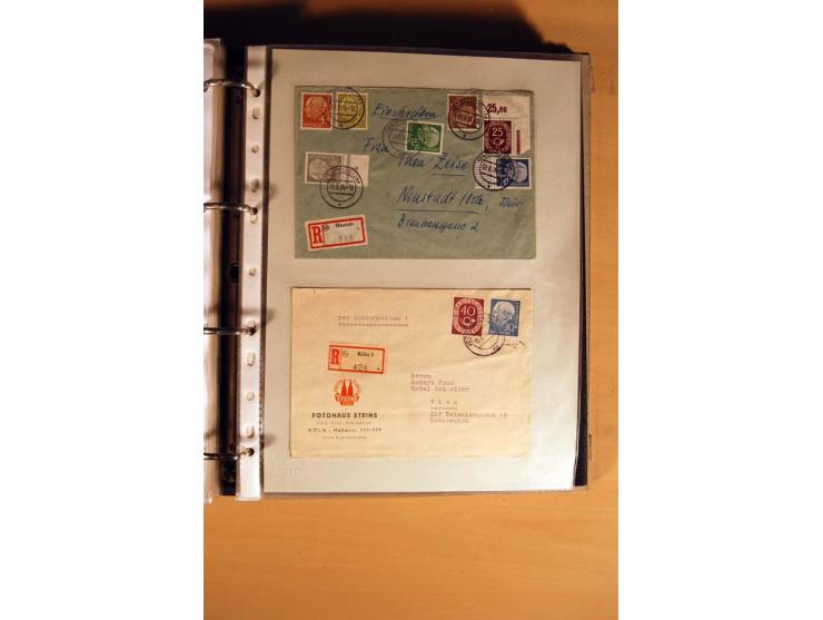 1951, POSTHORN, umfangreiche Sammlung mit einigen hundert Briefen, Karten und Paketkarten in 6 Ordnern inkl. 1 Band Ganzsache