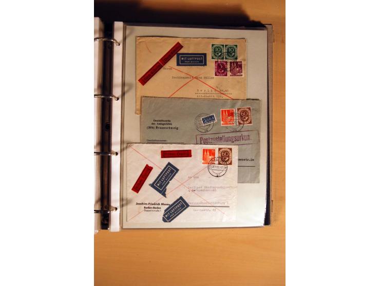 1951, POSTHORN, umfangreiche Sammlung mit einigen hundert Briefen, Karten und Paketkarten in 6 Ordnern inkl. 1 Band Ganzsache