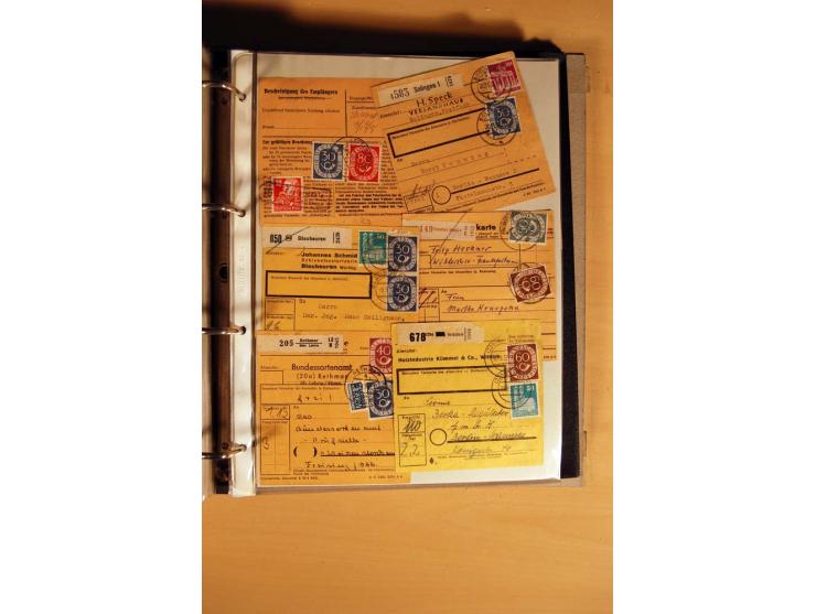 1951, POSTHORN, umfangreiche Sammlung mit einigen hundert Briefen, Karten und Paketkarten in 6 Ordnern inkl. 1 Band Ganzsache