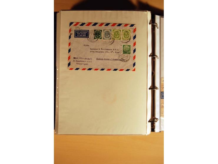 1951, POSTHORN, umfangreiche Sammlung mit einigen hundert Briefen, Karten und Paketkarten in 6 Ordnern inkl. 1 Band Ganzsache