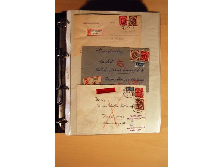 1951, POSTHORN, umfangreiche Sammlung mit einigen hundert Briefen, Karten und Paketkarten in 6 Ordnern inkl. 1 Band Ganzsache