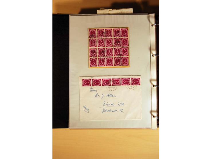 1951, POSTHORN, umfangreiche Sammlung mit einigen hundert Briefen, Karten und Paketkarten in 6 Ordnern inkl. 1 Band Ganzsache