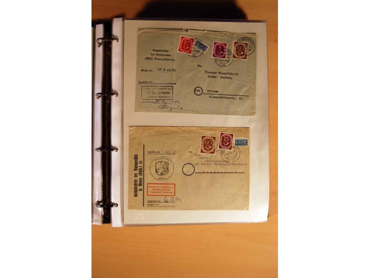 1951, POSTHORN, umfangreiche Sammlung mit einigen hundert Briefen, Karten und Paketkarten in 6 Ordnern inkl. 1 Band Ganzsache
