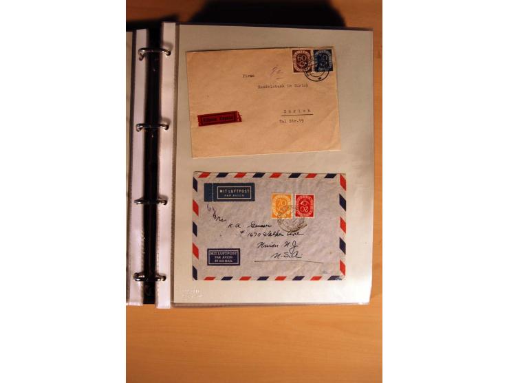 1951, POSTHORN, umfangreiche Sammlung mit einigen hundert Briefen, Karten und Paketkarten in 6 Ordnern inkl. 1 Band Ganzsache