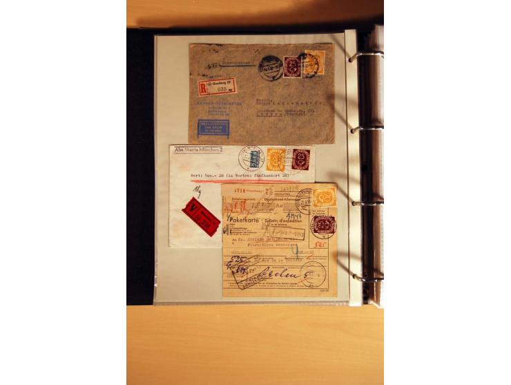 1951, POSTHORN, umfangreiche Sammlung mit einigen hundert Briefen, Karten und Paketkarten in 6 Ordnern inkl. 1 Band Ganzsache