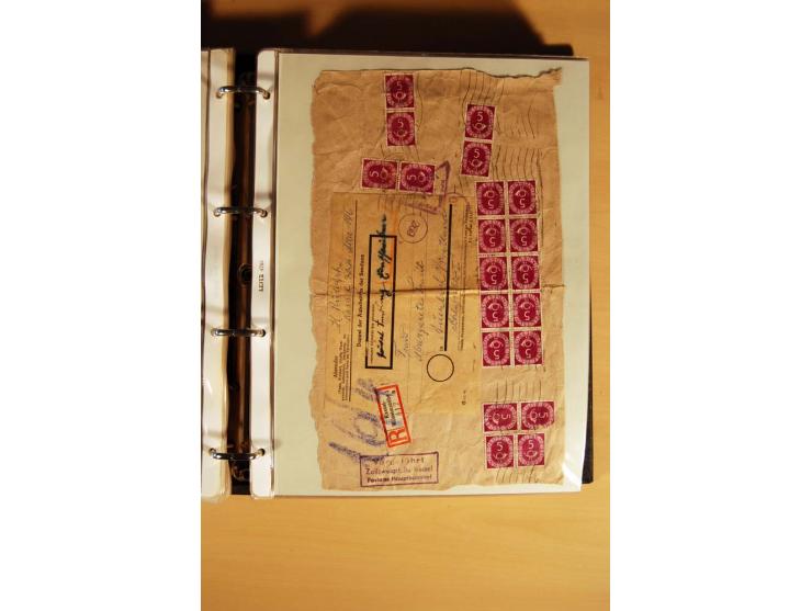 1951, POSTHORN, umfangreiche Sammlung mit einigen hundert Briefen, Karten und Paketkarten in 6 Ordnern inkl. 1 Band Ganzsache