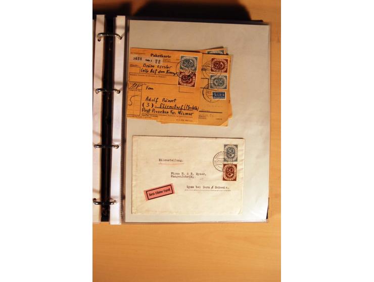 1951, POSTHORN, umfangreiche Sammlung mit einigen hundert Briefen, Karten und Paketkarten in 6 Ordnern inkl. 1 Band Ganzsache