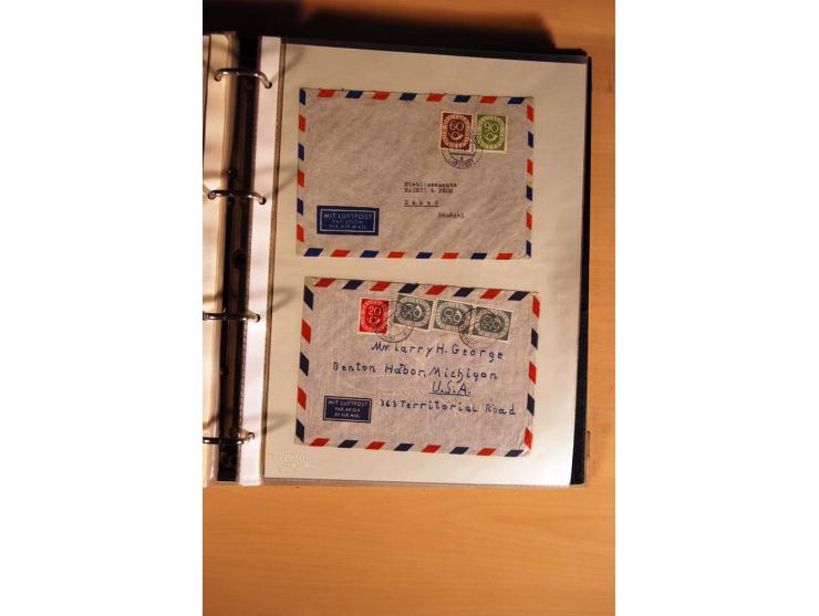 1951, POSTHORN, umfangreiche Sammlung mit einigen hundert Briefen, Karten und Paketkarten in 6 Ordnern inkl. 1 Band Ganzsache