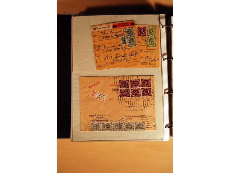 1951, POSTHORN, umfangreiche Sammlung mit einigen hundert Briefen, Karten und Paketkarten in 6 Ordnern inkl. 1 Band Ganzsache