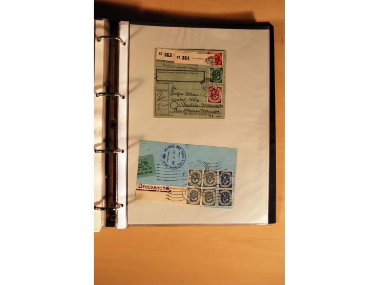 1951, POSTHORN, umfangreiche Sammlung mit einigen hundert Briefen, Karten und Paketkarten in 6 Ordnern inkl. 1 Band Ganzsache