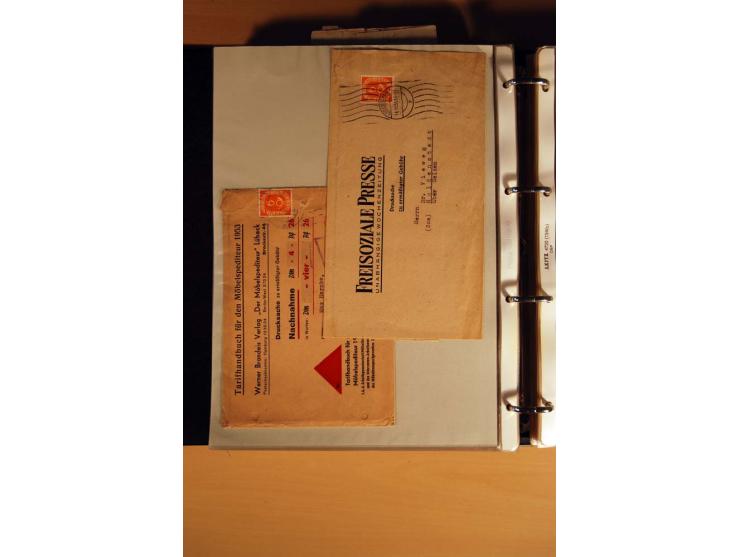 1951, POSTHORN, umfangreiche Sammlung mit einigen hundert Briefen, Karten und Paketkarten in 6 Ordnern inkl. 1 Band Ganzsache