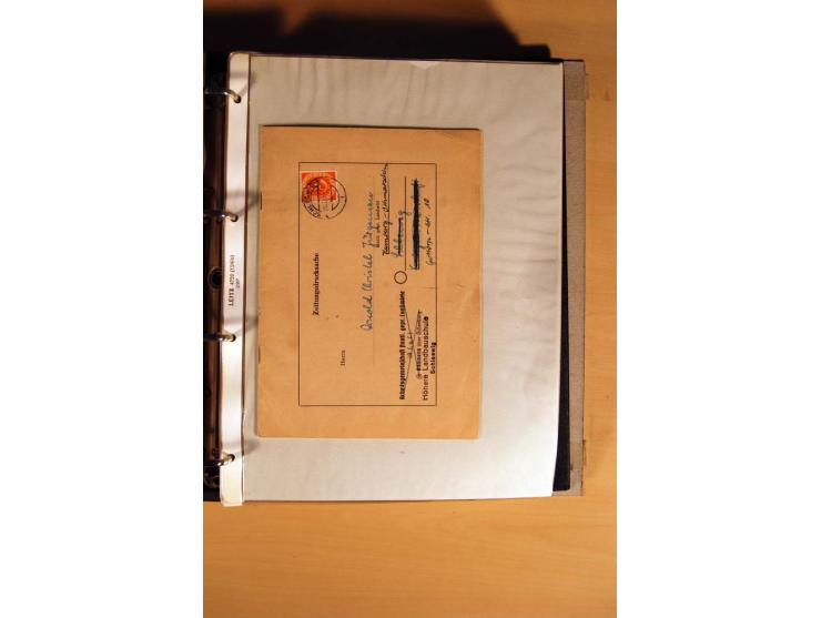1951, POSTHORN, umfangreiche Sammlung mit einigen hundert Briefen, Karten und Paketkarten in 6 Ordnern inkl. 1 Band Ganzsache