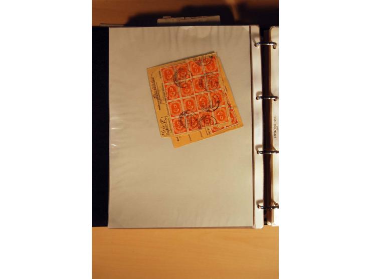 1951, POSTHORN, umfangreiche Sammlung mit einigen hundert Briefen, Karten und Paketkarten in 6 Ordnern inkl. 1 Band Ganzsache