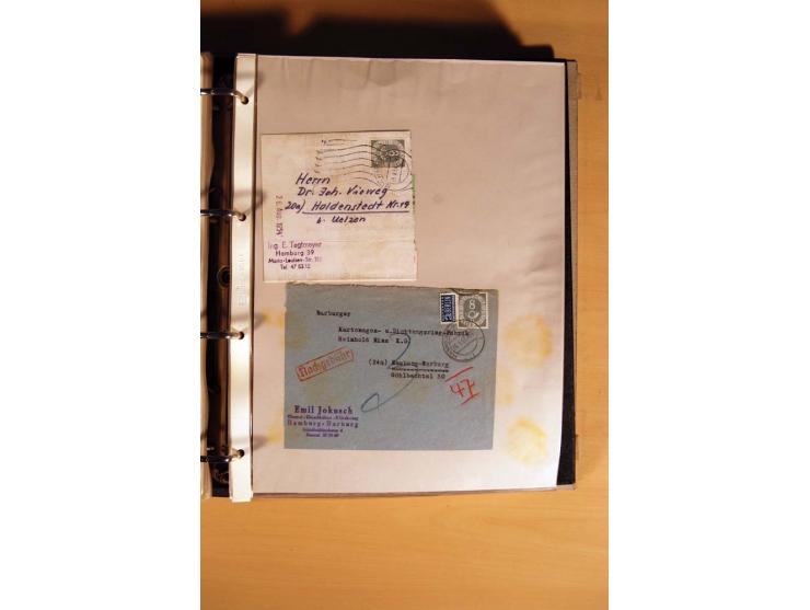 1951, POSTHORN, umfangreiche Sammlung mit einigen hundert Briefen, Karten und Paketkarten in 6 Ordnern inkl. 1 Band Ganzsache