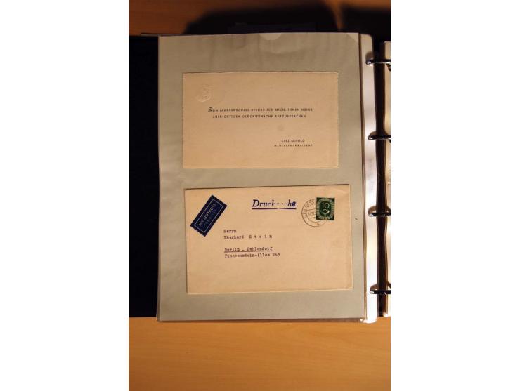 1951, POSTHORN, umfangreiche Sammlung mit einigen hundert Briefen, Karten und Paketkarten in 6 Ordnern inkl. 1 Band Ganzsache