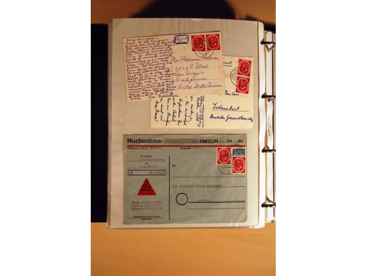 1951, POSTHORN, umfangreiche Sammlung mit einigen hundert Briefen, Karten und Paketkarten in 6 Ordnern inkl. 1 Band Ganzsache