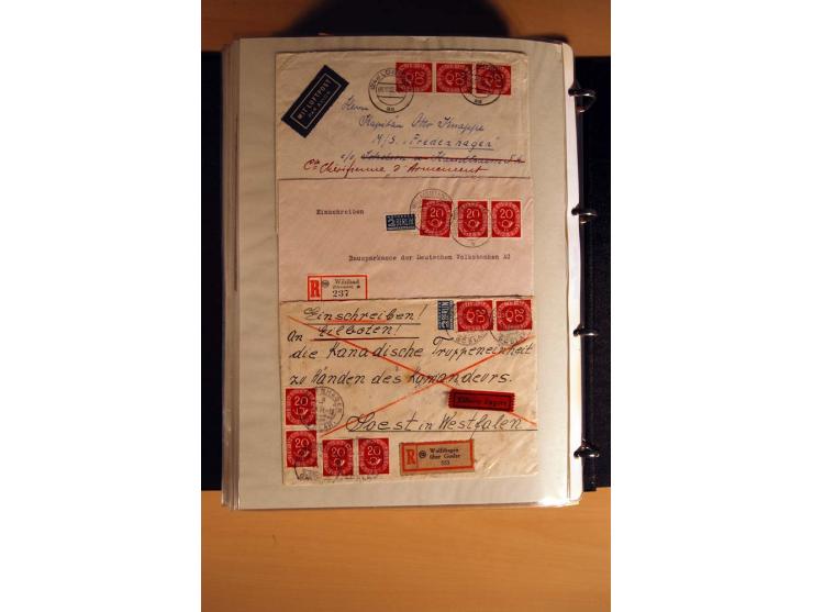 1951, POSTHORN, umfangreiche Sammlung mit einigen hundert Briefen, Karten und Paketkarten in 6 Ordnern inkl. 1 Band Ganzsache