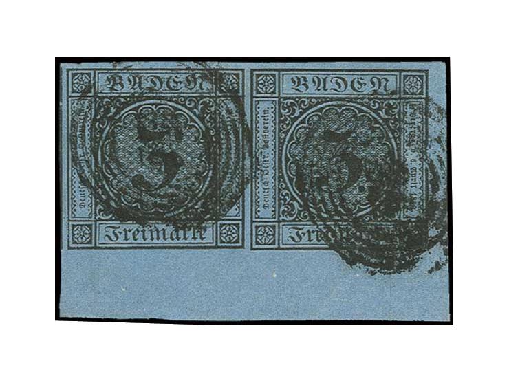 3 Kr. auf blau im waagerechten Paar, allseits überrandig aus der rechten unteren Bogenecke mit 2/9 mm Bogenrändern, etwas sch