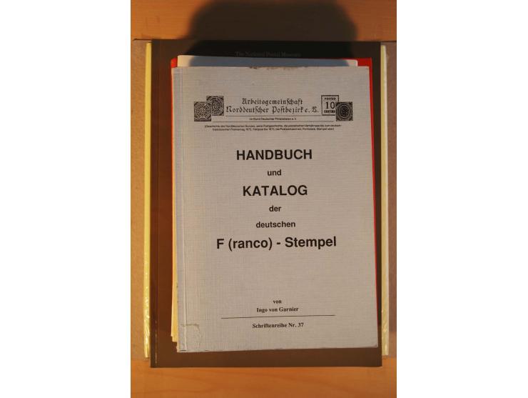 EUROPA: 8 Handbücher (meist Deutschland), dabei Adema, Kees; Netherlands Mail of Turmoil Vol. 1 (OVP), dazu drei bessere Aukt