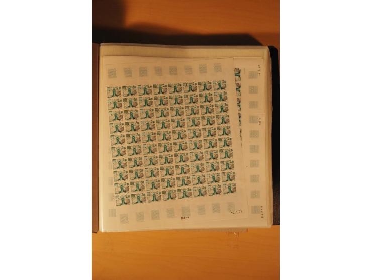 1978, 11 Ausgaben ex Mi.-Nr. 2063-2132U bzw. Yv.-Nr. 1991n.d.-2033a,  PO150-57, P.A.51a in Mengen von 50 bis 180 Stück, ungez