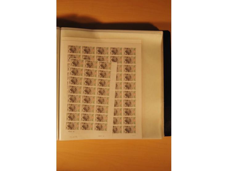 1995, 16 Ausgaben ex Mi.-Nr. Bl.15U-3124U bzw. Yv.-Nr. Bl.17a-2983a in Mengen von 12 bis 192 Stück, ungezähnt, postfrisch, te
