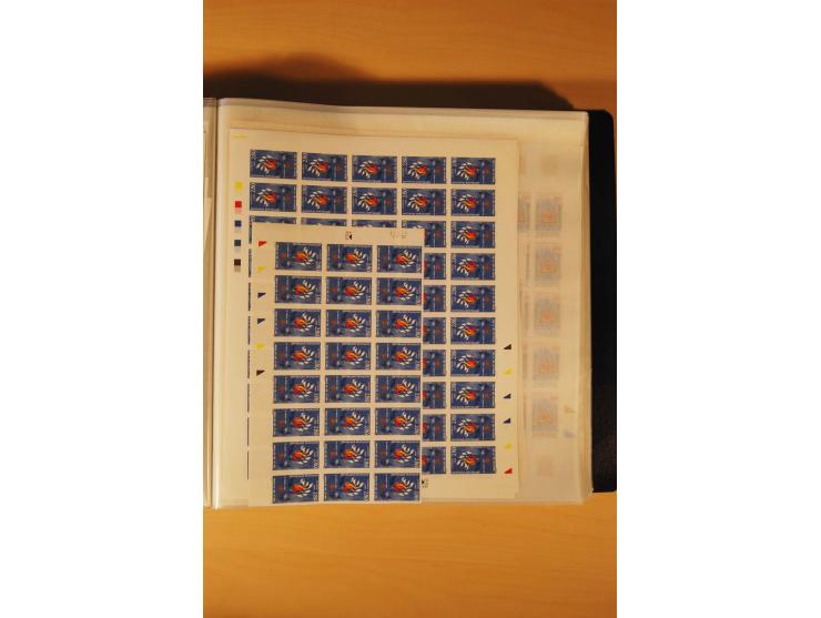 1995, 16 Ausgaben ex Mi.-Nr. Bl.15U-3124U bzw. Yv.-Nr. Bl.17a-2983a in Mengen von 12 bis 192 Stück, ungezähnt, postfrisch, te