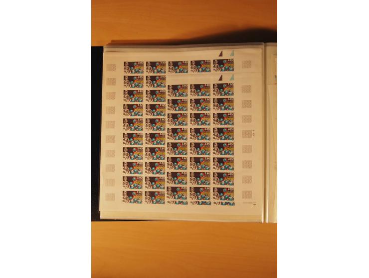 1995, 16 Ausgaben ex Mi.-Nr. Bl.15U-3124U bzw. Yv.-Nr. Bl.17a-2983a in Mengen von 12 bis 192 Stück, ungezähnt, postfrisch, te