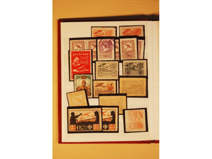 FLUGPOSTVIGNETTEN: 1925/33 (ca.), enorm umfangreiche Sammlung von ca. 400 Flugpost-Vignetten, über 20 Luftpostlotterie-Losen,