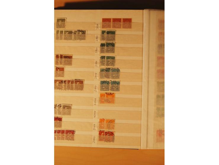 1858/1976, postfrischer und gestempelter Doublettenposten, überwiegend nach 1945, in 3 Einsteckbüchern