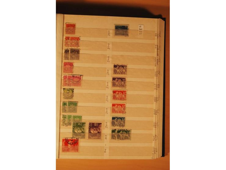 1858/1976, postfrischer und gestempelter Doublettenposten, überwiegend nach 1945, in 3 Einsteckbüchern