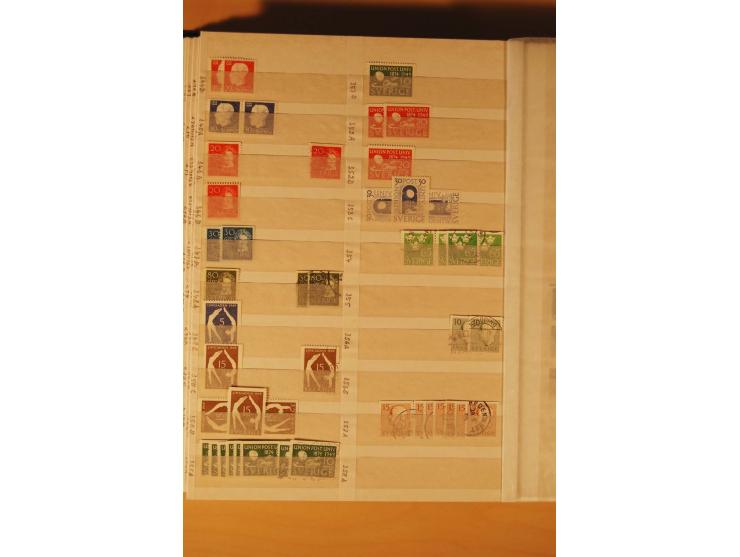 1858/1976, postfrischer und gestempelter Doublettenposten, überwiegend nach 1945, in 3 Einsteckbüchern