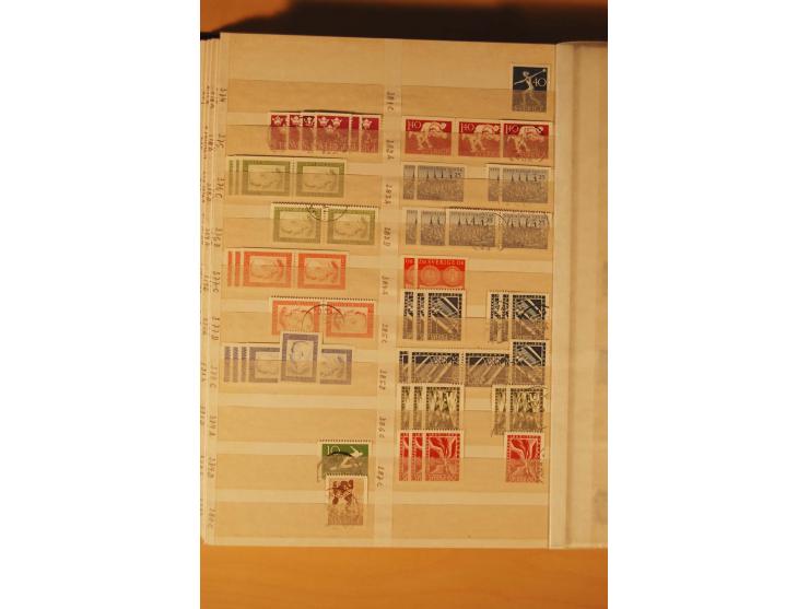 1858/1976, postfrischer und gestempelter Doublettenposten, überwiegend nach 1945, in 3 Einsteckbüchern
