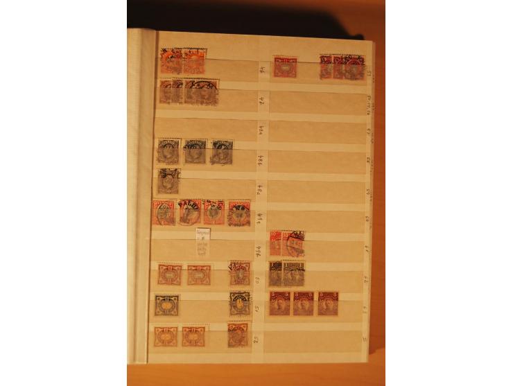 1858/1976, postfrischer und gestempelter Doublettenposten, überwiegend nach 1945, in 3 Einsteckbüchern