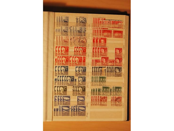 1858/1976, postfrischer und gestempelter Doublettenposten, überwiegend nach 1945, in 3 Einsteckbüchern