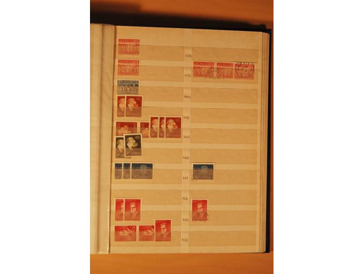 1858/1976, postfrischer und gestempelter Doublettenposten, überwiegend nach 1945, in 3 Einsteckbüchern