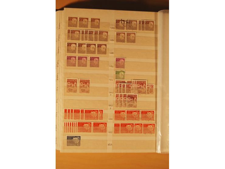 1858/1976, postfrischer und gestempelter Doublettenposten, überwiegend nach 1945, in 3 Einsteckbüchern