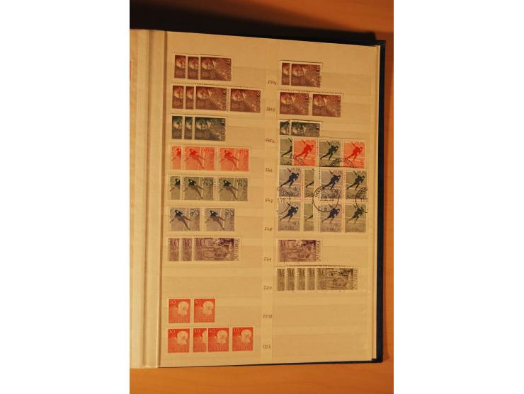 1858/1976, postfrischer und gestempelter Doublettenposten, überwiegend nach 1945, in 3 Einsteckbüchern
