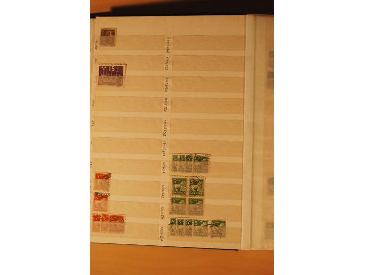 1858/1976, postfrischer und gestempelter Doublettenposten, überwiegend nach 1945, in 3 Einsteckbüchern