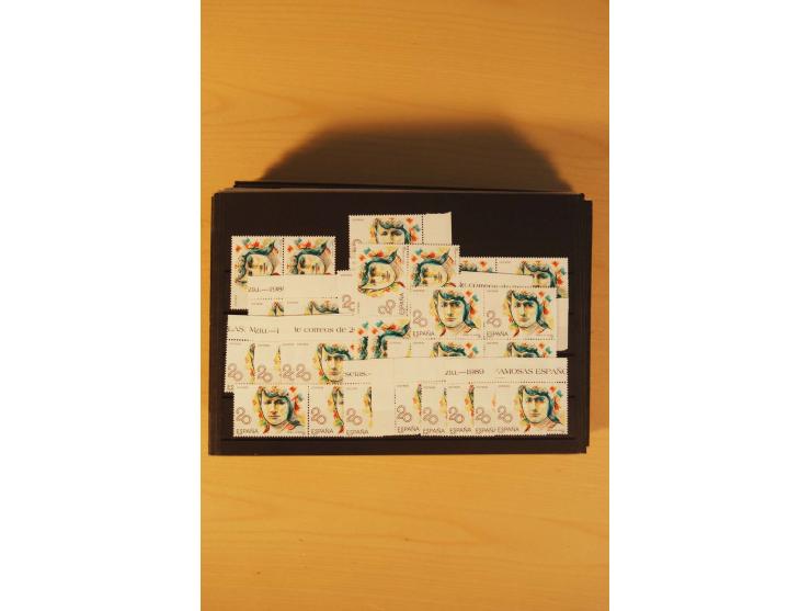 1985/98, postfrische Partie von einigen hundert Abarten, dabei un- und teilgezähnte Werte, fehlende Farben, Verzähnungen etc.