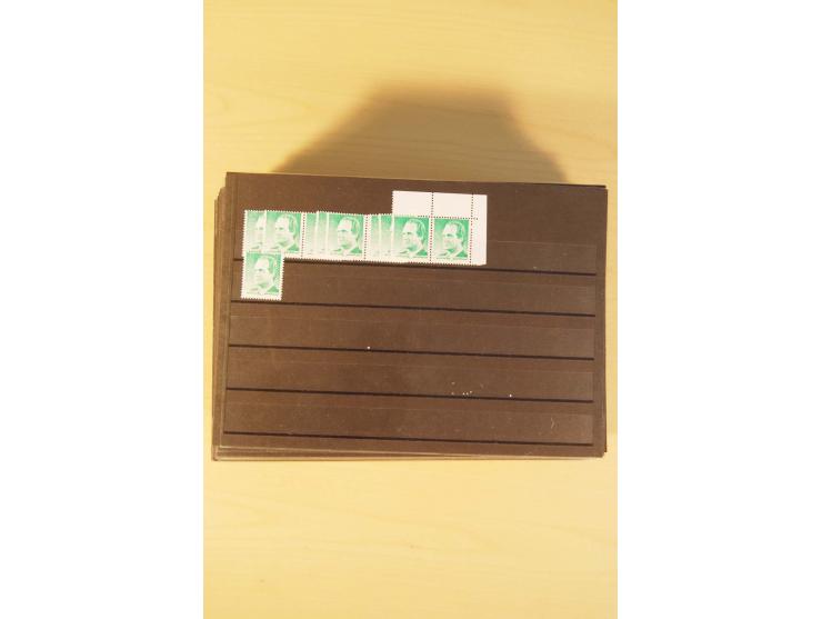 1985/98, postfrische Partie von einigen hundert Abarten, dabei un- und teilgezähnte Werte, fehlende Farben, Verzähnungen etc.
