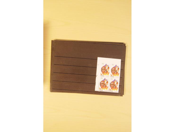 1985/98, postfrische Partie von einigen hundert Abarten, dabei un- und teilgezähnte Werte, fehlende Farben, Verzähnungen etc.