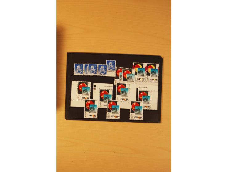 1985/98, postfrische Partie von einigen hundert Abarten, dabei un- und teilgezähnte Werte, fehlende Farben, Verzähnungen etc.