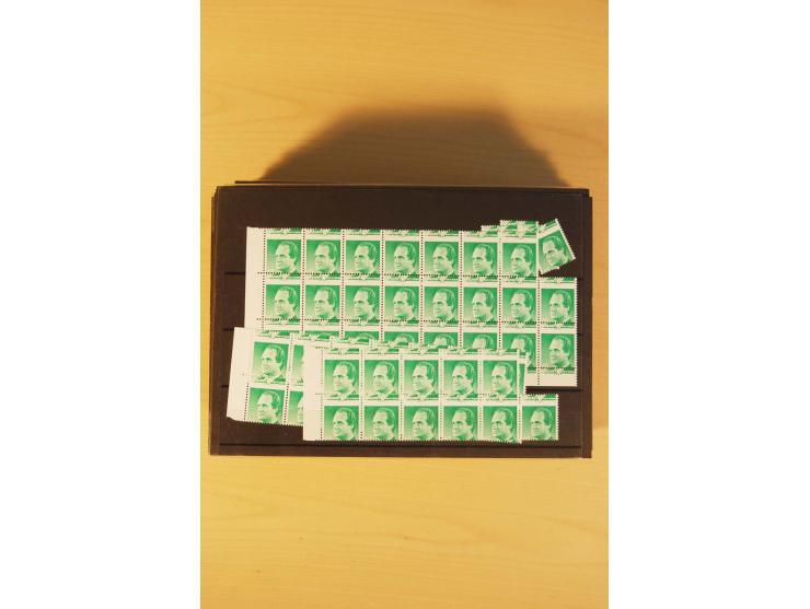 1985/98, postfrische Partie von einigen hundert Abarten, dabei un- und teilgezähnte Werte, fehlende Farben, Verzähnungen etc.