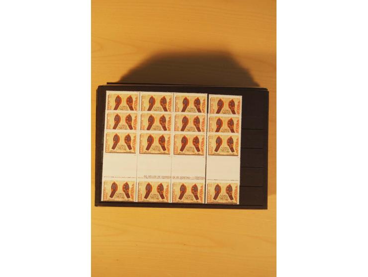 1985/98, postfrische Partie von einigen hundert Abarten, dabei un- und teilgezähnte Werte, fehlende Farben, Verzähnungen etc.