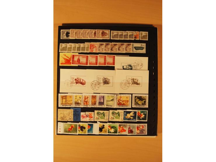 1950/93 (ca.), ungebrauchte, postfrische und gestempelte Zusammenstellung mit u.a. Mi.-Nr. 1001-02 postfrisch sowie etwas Geb
