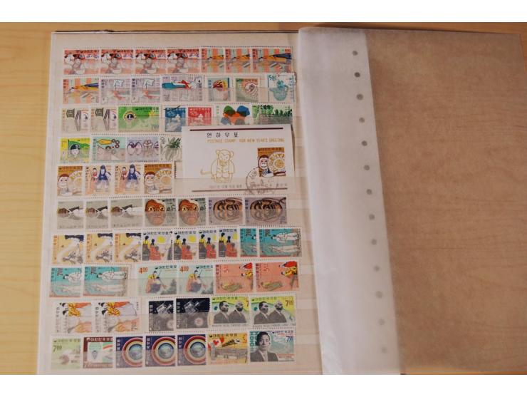 1884/1980 (ca.), ungebrauchte, postfrische und gestempelte Zusammenstellung mit u.a. Jahreszusammenstellungen Südkorea 1979/8